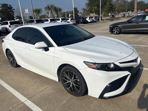 2022 Toyota Camry SE