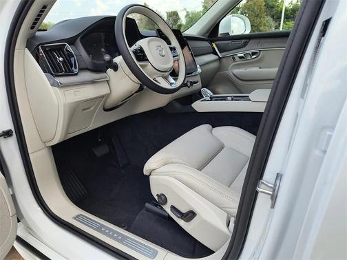 2026 Volvo XC90 B6 Ultra 7-Seater