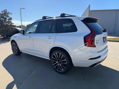 2026 Volvo XC90 B6 Ultra Dark Theme 7-Seater
