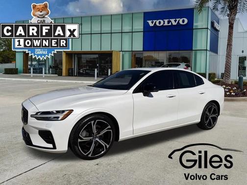 2024 Volvo S60 B5 Core Dark Theme