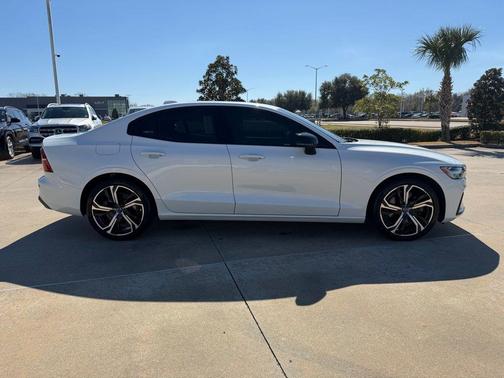 2024 Volvo S60 B5 Core Dark Theme