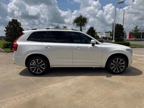 Crystal White 2018 Volvo XC90 T5 Momentum