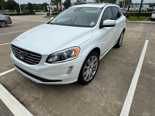 Crystal White Pearl 2017 Volvo XC60 T5 Inscription