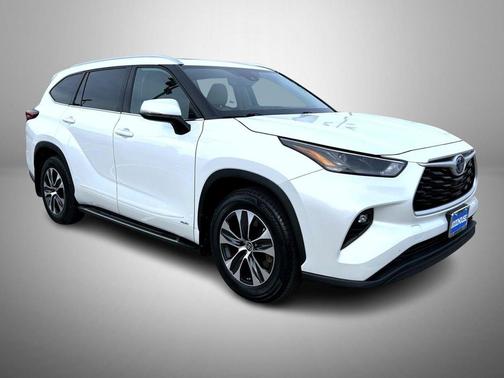 2022 Toyota Highlander Hybrid XLE
