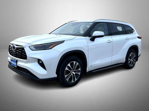 2022 Toyota Highlander Hybrid XLE