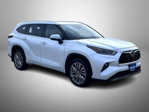 2022 Toyota Highlander Platinum