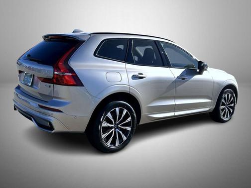 2025 Volvo XC60 B5 Plus
