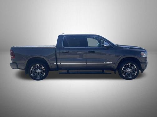 Granite Crystal Metallic Clearcoat 2019 RAM 1500 Limited