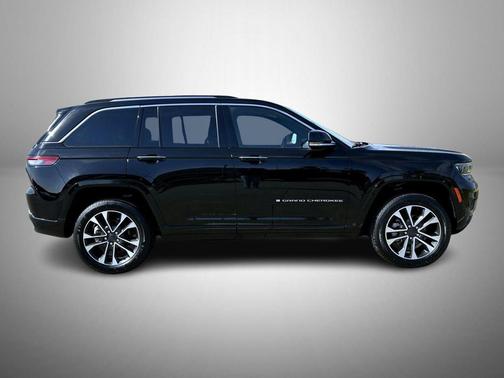 2022 Jeep Grand Cherokee Overland