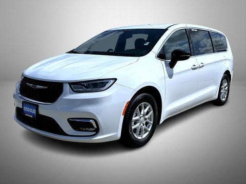 Bright White Clearcoat 2025 Chrysler Pacifica L