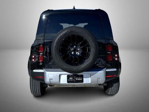 2025 Land Rover Defender 110 P300