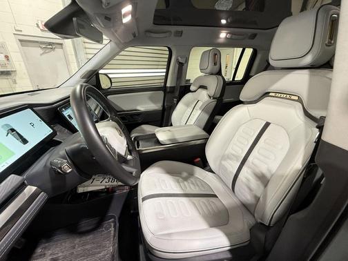 2023 Rivian R1S Adventure