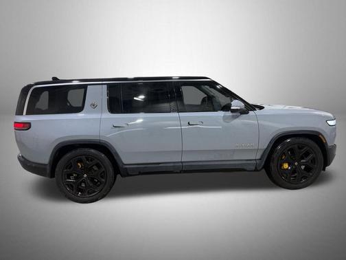 2023 Rivian R1S Adventure