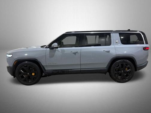 2023 Rivian R1S Adventure
