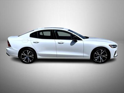 2024 Volvo S60 B5 Core Dark Theme