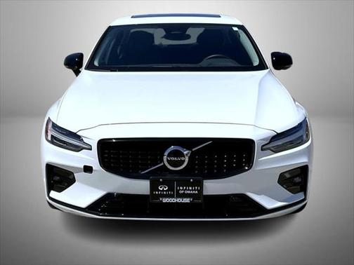 2024 Volvo S60 B5 Core Dark Theme