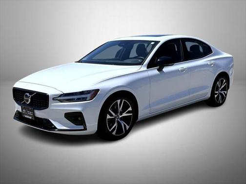 2024 Volvo S60 B5 Core Dark Theme
