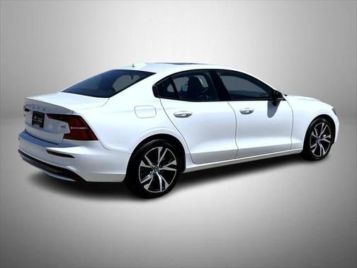 2024 Volvo S60 B5 Core Dark Theme