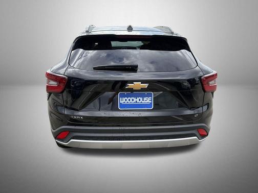 Mosaic Black Metallic 2025 Chevrolet Trax LT
