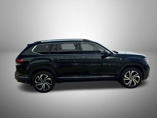 Racing Green 2021 Volkswagen Atlas 3.6L SEL Premium