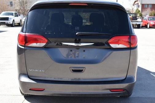2022 Chrysler Voyager LX