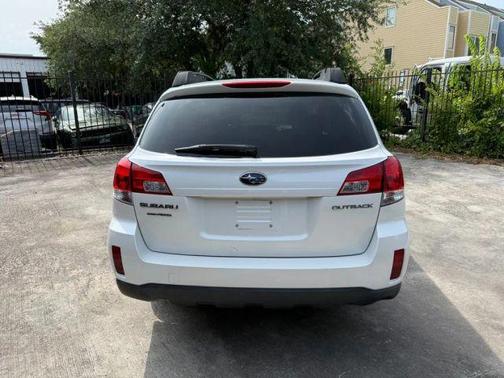 White 2013 Subaru Outback 2.5i Premium