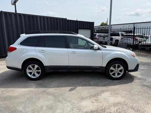 White 2013 Subaru Outback 2.5i Premium
