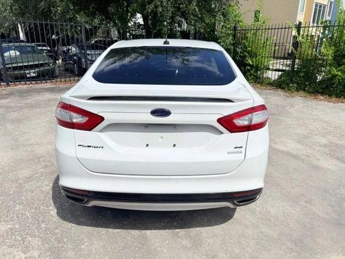 White 2013 Ford Fusion SE
