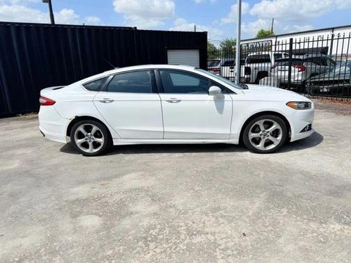 White 2013 Ford Fusion SE