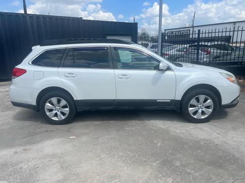 Satin White Pearl 2011 Subaru Outback 2.5i Limited