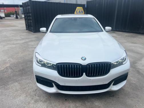 2019 BMW 740 i