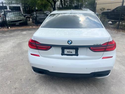 2019 BMW 740 i