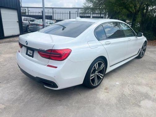 2019 BMW 740 i