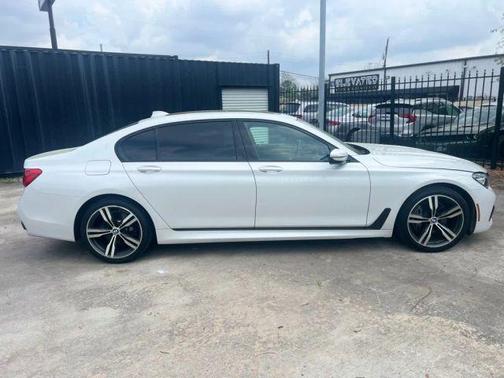 2019 BMW 740 i