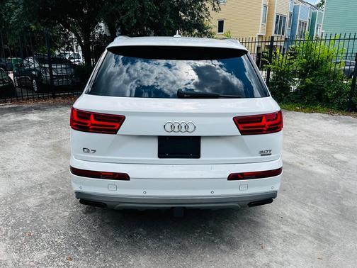 Carrara White 2017 Audi Q7 3.0T Premium Plus