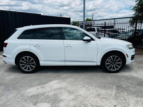 Carrara White 2017 Audi Q7 3.0T Premium Plus