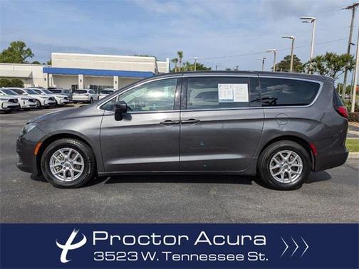 2022 Chrysler Voyager LX