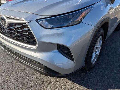 2023 Toyota Highlander LE I4