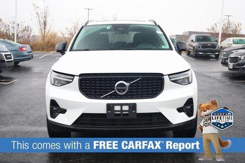 2024 Volvo XC40 B5 Plus Dark Theme