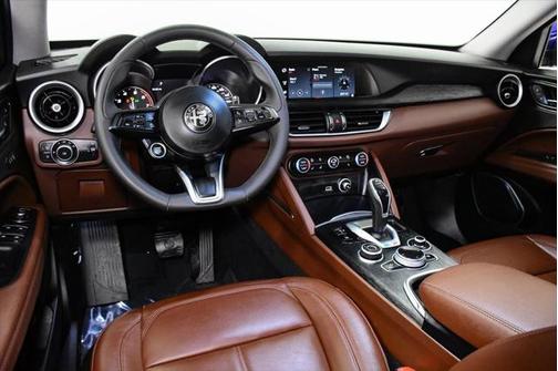 2021 Alfa Romeo Stelvio Base