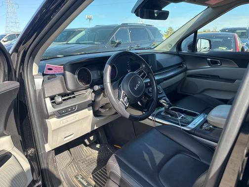 2023 Kia Carnival LX