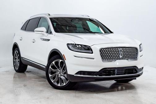 Pristine White Metallic Tri-Coat 2023 Lincoln Nautilus Reserve