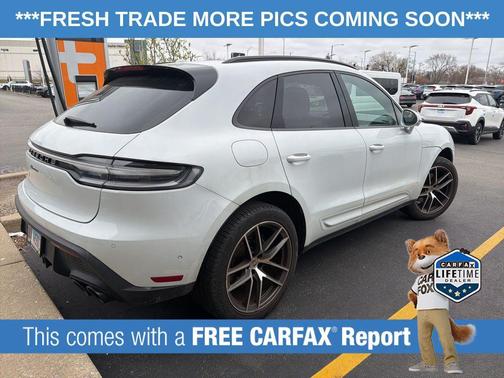 Carrara White Metallic 2022 Porsche Macan Macan