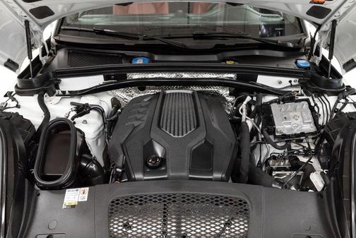 Carrara White Metallic 2022 Porsche Macan Macan