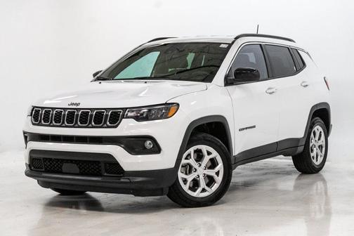 Bright White Clearcoat 2024 Jeep Compass Latitude