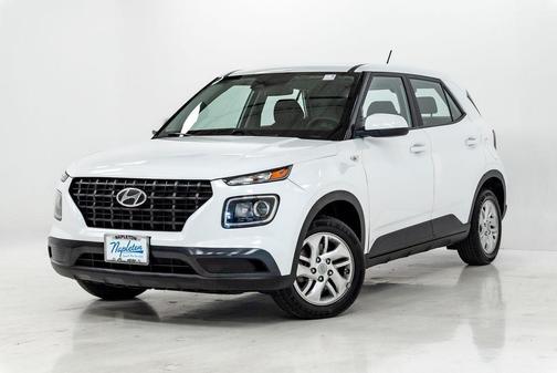 Ceramic White 2023 Hyundai VENUE SE