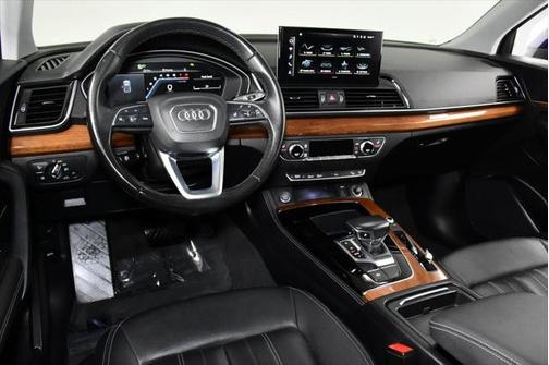 2022 Audi Q5 45 S line Premium Plus