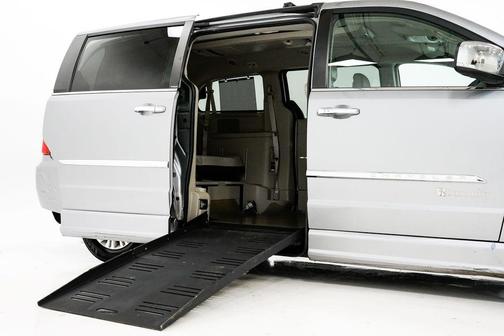 2013 Chrysler Town & Country Limited
