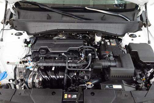 Atlas White 2026 Hyundai KONA SEL Sport