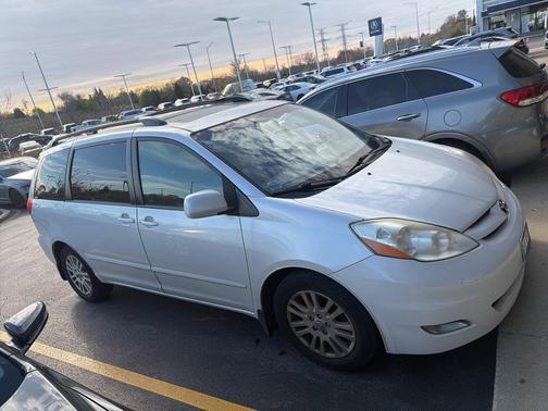 2008 Toyota Sienna XLE